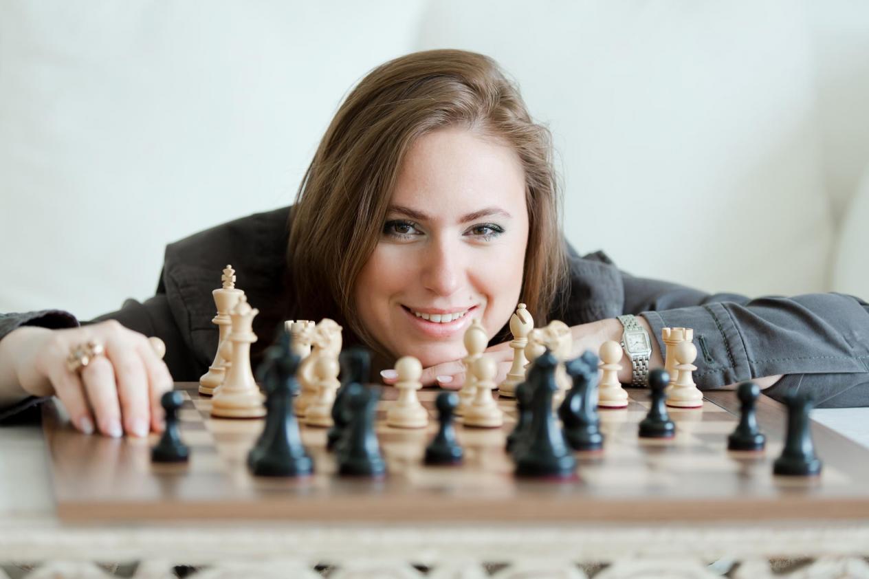 Judit Polgár Crushes Magnus Carlsen – MadChess